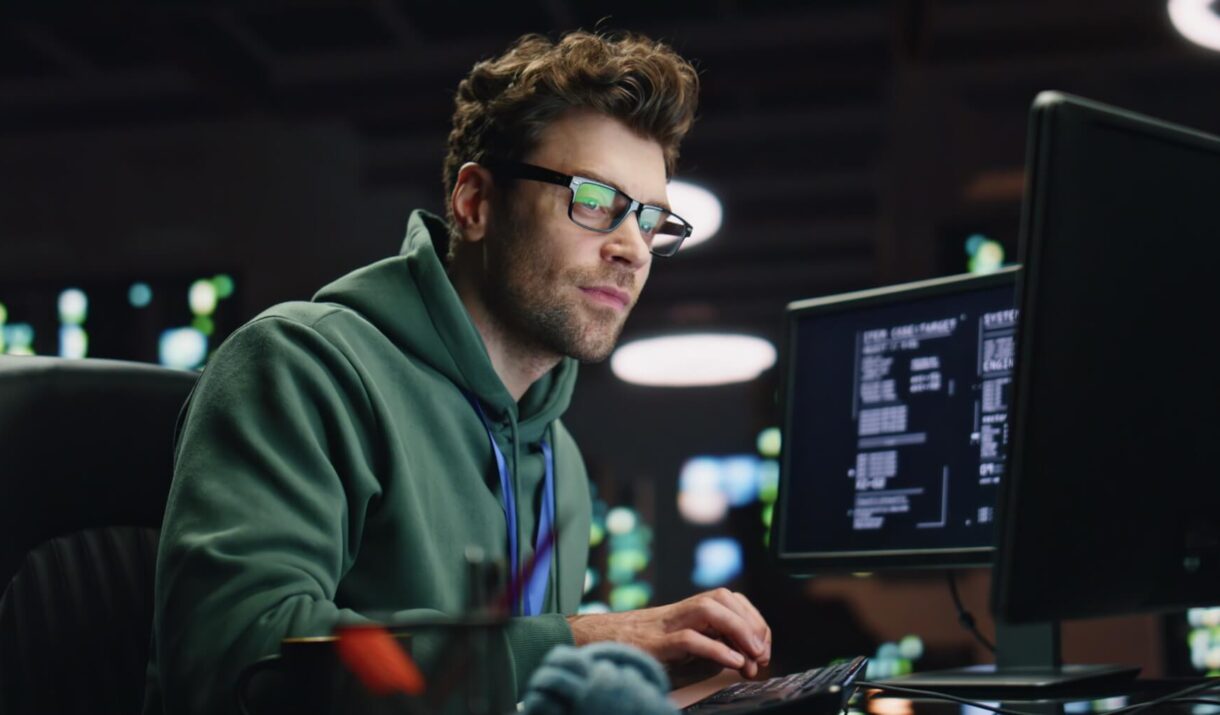 datacenter analyst looking monitors in advanced mo 2024 11 05 03 09 33 utc